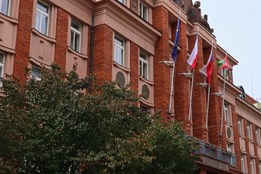 Na hejtmanství v Plzni a v dalších krajských společnostech zasahují kriminalisté z NCOZ