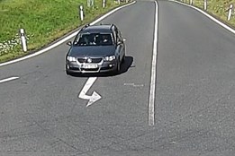 U nájezdu na dálnici se srazila dvě auta, policisté hledají svědky nehody