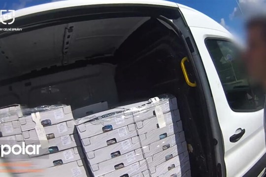 Celníci při kontrole na dálnici odhalili kuřecí maso v dodávce bez chlazení
