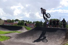 Nová pumptracková dráha ve Starém Městě vyhoví zkušeným i začínajícím cyklistům