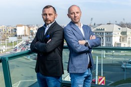 EURONOVA GROUP získává majoritní podíl ve společnosti ERFLEX a.s., významném hráči v oblasti navigačních reklamních systémů