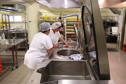 Hodonínská nemocnice bude díky nové kuchyni vařit levněji, zdravěji a chutněji