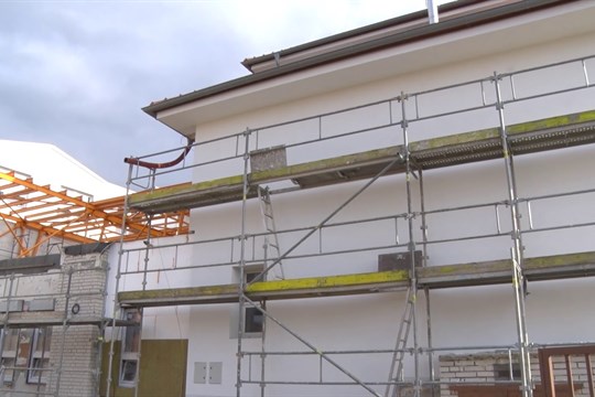 Zrekonstruovaná základní škola v Lužicích zahájila školní rok o týden později