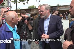Petra Fialu vítali lidé ve Frýdku-Místku potleskem i pokřiky