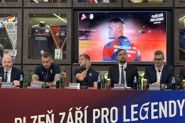 Záchranáři, hasiči, policisté. Plzeňští fotbalisté odehrají zápas se jmenovkami legend