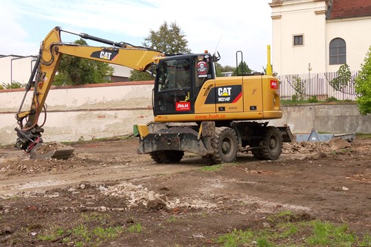Po archeologickém průzkumu začala rekonstrukce zahrady Panského domu