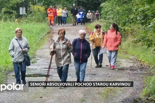 Senioři z Karviné zavzpomínali na svá mládí na pochodu starou Karvinou, mnozí místa znali