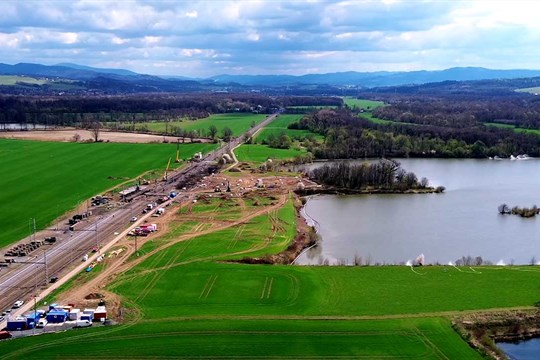 Hasiči v Hustopečích nad Bečvou dál likvidují benzen