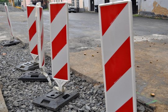 Na hlavním tahu na Domažlice čeká řidiče zdržení, začne měsíční rekonstrukce silnice