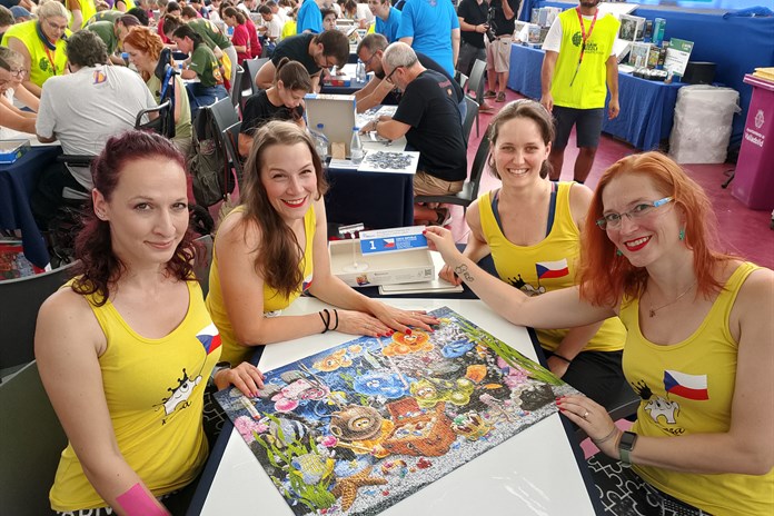 Rožnovská rodačka Jana Ondroušková veze stříbro z mistrovství světa ve skládání puzzle na čas