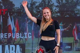 Klára Lokajíčková z Plzně vybojovala stříbro na mistrovství světa Spartan v Západní Virginii v USA