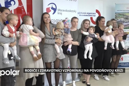 Povodňová miminka se setkala s rodiči i zdravotníky v krnovské porodnici