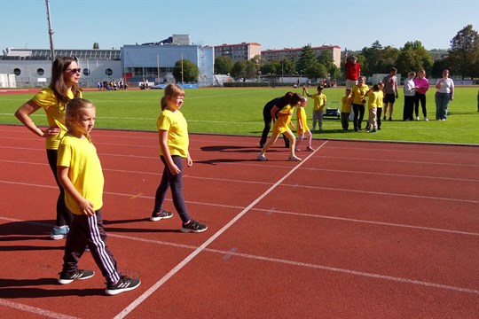 Na atletickém stadionu se opět setkaly děti ze speciálních škol z celého kraje