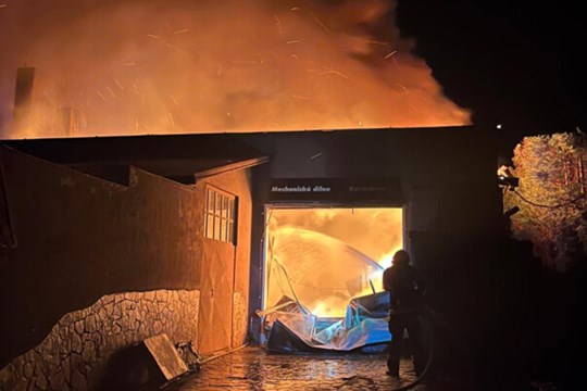 Požár autoservisu v Klimkovicích způsobil škodu za 3 miliony korun