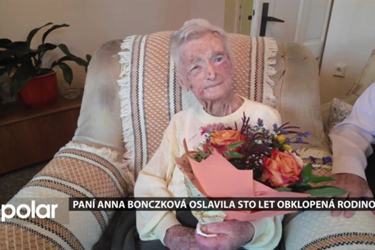 Paní Anna Bonczková z Horní Suché oslavila století obklopená rodinou