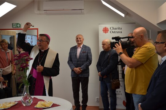 Nové pokoje i výtah. Charita Ostrava dokončila rekonstrukci domu pokojného stáří