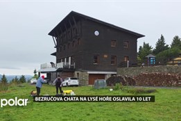 Turisté na Lysé hoře oslavili 10 let od obnovení vyhořelé Bezručovy chaty