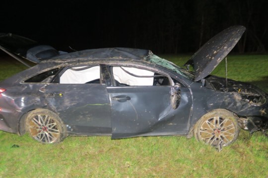 6 zraněných mladých lidí u dvou nehod. Auta šla přes střechu na různých místech MSK