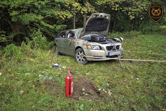Na Vsetínsku bourala řidička s malým dítětem. Skončily v péči záchranářů