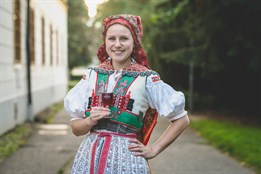 Zámecký ryneček nabídne folklor, víno, výstavu krojů i poutavé besedy