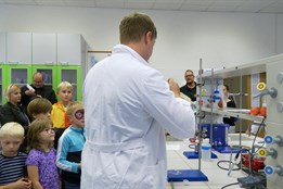 Noc vědců přilákala děti i dospělé
