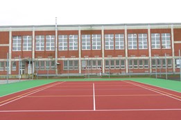 Nejmodernější školní sportoviště v regionu stojí u Mánesky