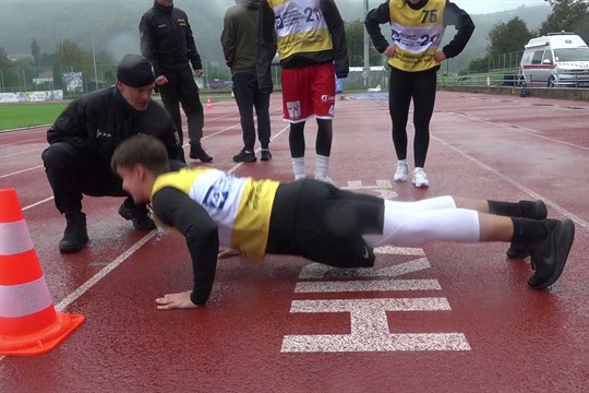 Mladí sportují a míří k policii. Soutěž „Máš na to“ přilákala desítky středoškoláků z kraje