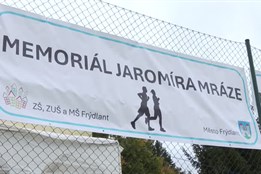 Školáci ve Frýdlantu uctili tradici učitele Mráze