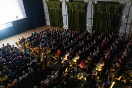 Finále Plzeň rozdalo Zlaté ledňáčky. Zabodovaly Pohádky po babičce, Dům bez východu i Náhradníci