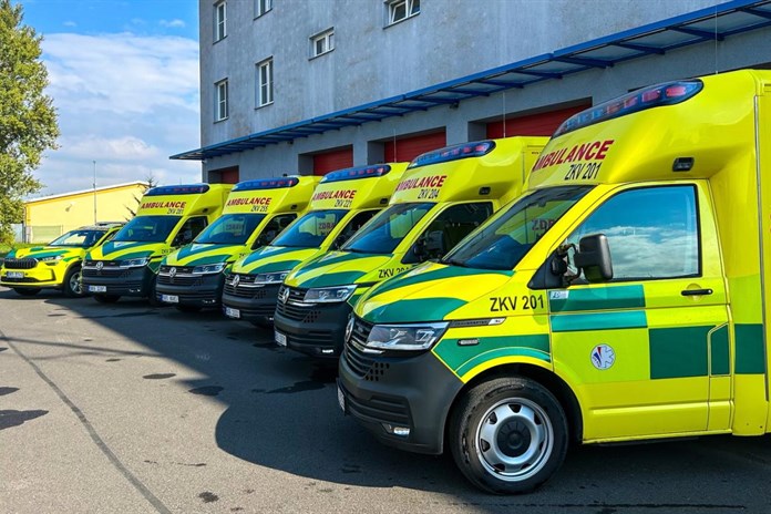 Zdravotnická záchranná služba Karlovarského kraje získala devět nových vozů za 37 milionů