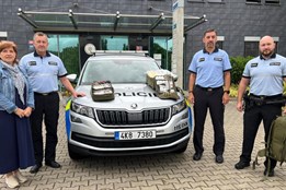 Policisté ve Žluticích a Bochově dostali nové záchranářské batohy