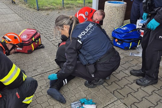 Středa ve znamení nehod. Na Kroměřížsku srazil vlak člověka, 70 cestujících museli evakuovat
