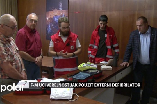 Lidé v Lískovci se učili zacházet s automatickým externím defibrilátorem
