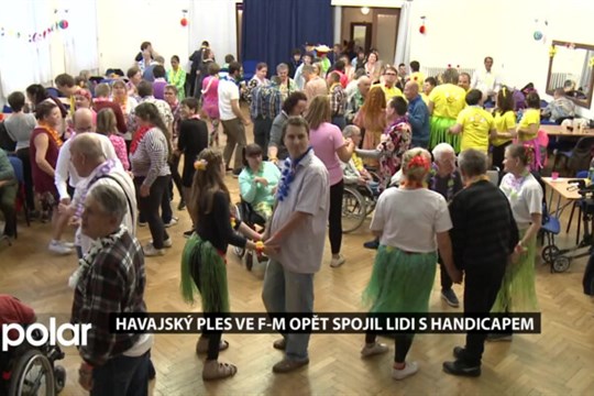 Havajský ples ve Frýdku-Místku opět spojil lidi s handicapem