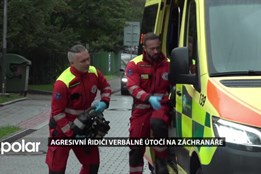 Agresivní řidiči verbálně útočí na záchranáře. Sanitky prý blokují provoz