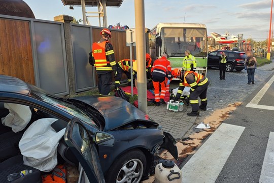 Nehoda ve Starém Městě si vyžádala tři zraněné, ve Spytihněvi se srazilo nákladní vozidlo s osobním