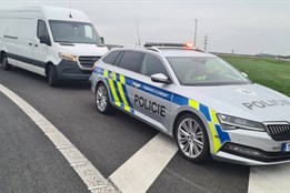 Unavený starší houbař uvízl v rokli, ze které ho zachránili policisté