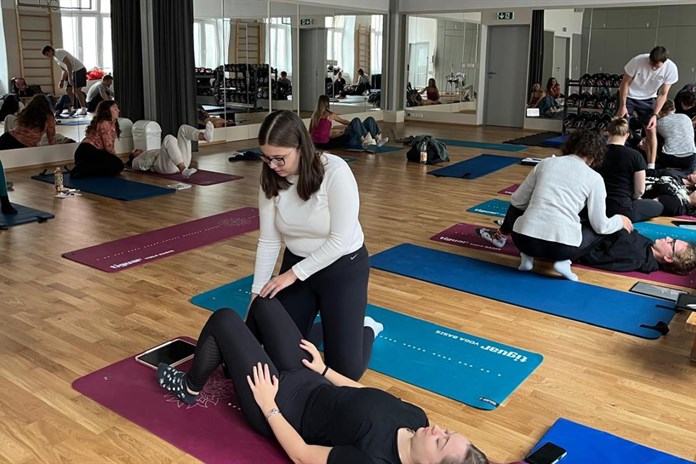 Zrcadlový sál i robotické přístroje. ZČU otevřela v Plzni centrum pro výuku fyzioterapie a ergoterapie