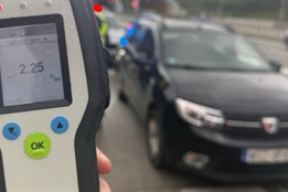 Policisté přistihli na dálnici řidiče s dvěma promile alkoholu, 111 jelo bez dálniční známky