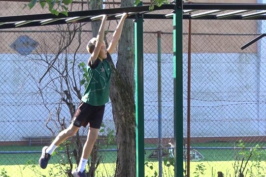 Díky participativnímu rozpočtu vyrostlo v Hodoníně workoutové hřiště
