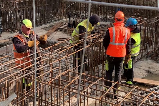 V Rokytnici vyrůstá nový bytový dům, staví ho soukromý investor