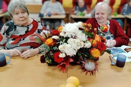 Krásné gesto! Po výstavě Zahrady Věžky dělají květiny radost seniorům