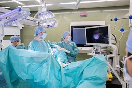 Urologové KNTB jako jedni z prvních v Česku implantovali umělý močový svěrač 