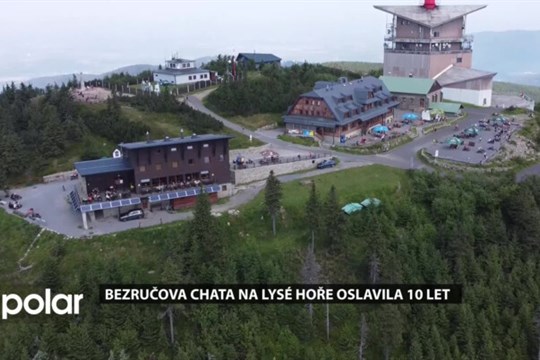 Turisté na Lysé hoře oslavili 10 let obnovené Bezručovy chaty