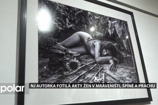Karin Petrskovská nafotila akty žen v mraveništi, špíně a prachu