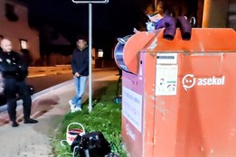 Nepovedený sběr elektroodpadu. Muž se ponořil pro kabely, vynořil se s pokutou