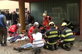 Záchranáři, hasiči a policisté čelili ve Zlínském kraji extrémním situacím