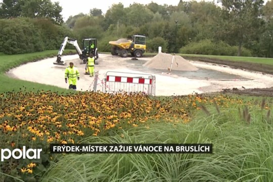 Pod Frýdeckým zámkem vyrůstá vánoční kluziště