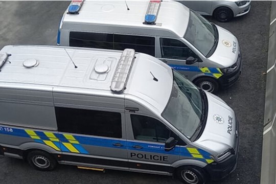 Dva mladíci si v Karviné vyhlédli spícího bezdomovce a surově ho zbili