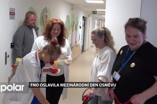 FNO oslavila Mezinárodní den úsměvu. Dobrovolníci rozdali pacientům občerstvení i dárky